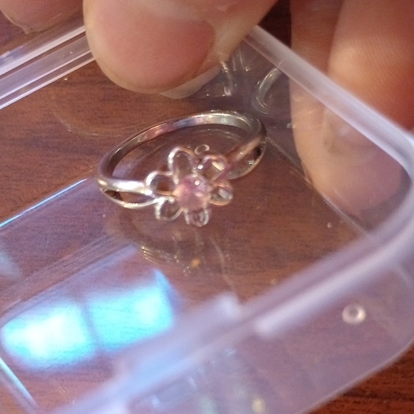 ♥️ 5 / $20 Elegant Silver Floral Ring With Pink Center 🩷 Size 8 - Picture 5 of 8